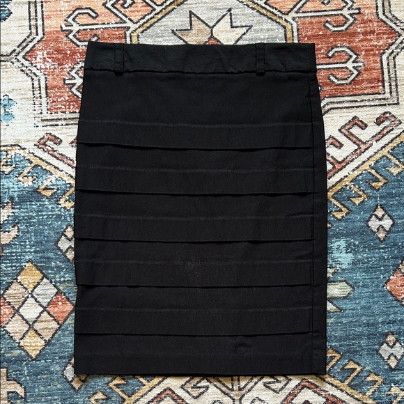 Elegant Black Pleated Skirt - Picture 1 of 4